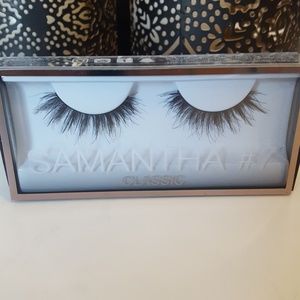 Huda Beauty Lashes in Samantha #7. NEW IN BOX